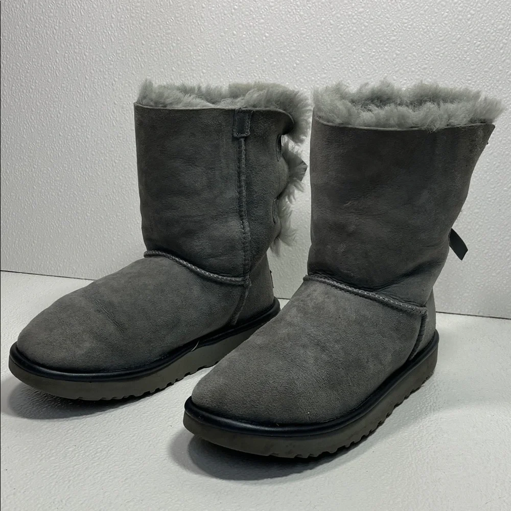 UGG Women’s Bailey Bow Warm Stylish Winter Boot Size 7 1019034